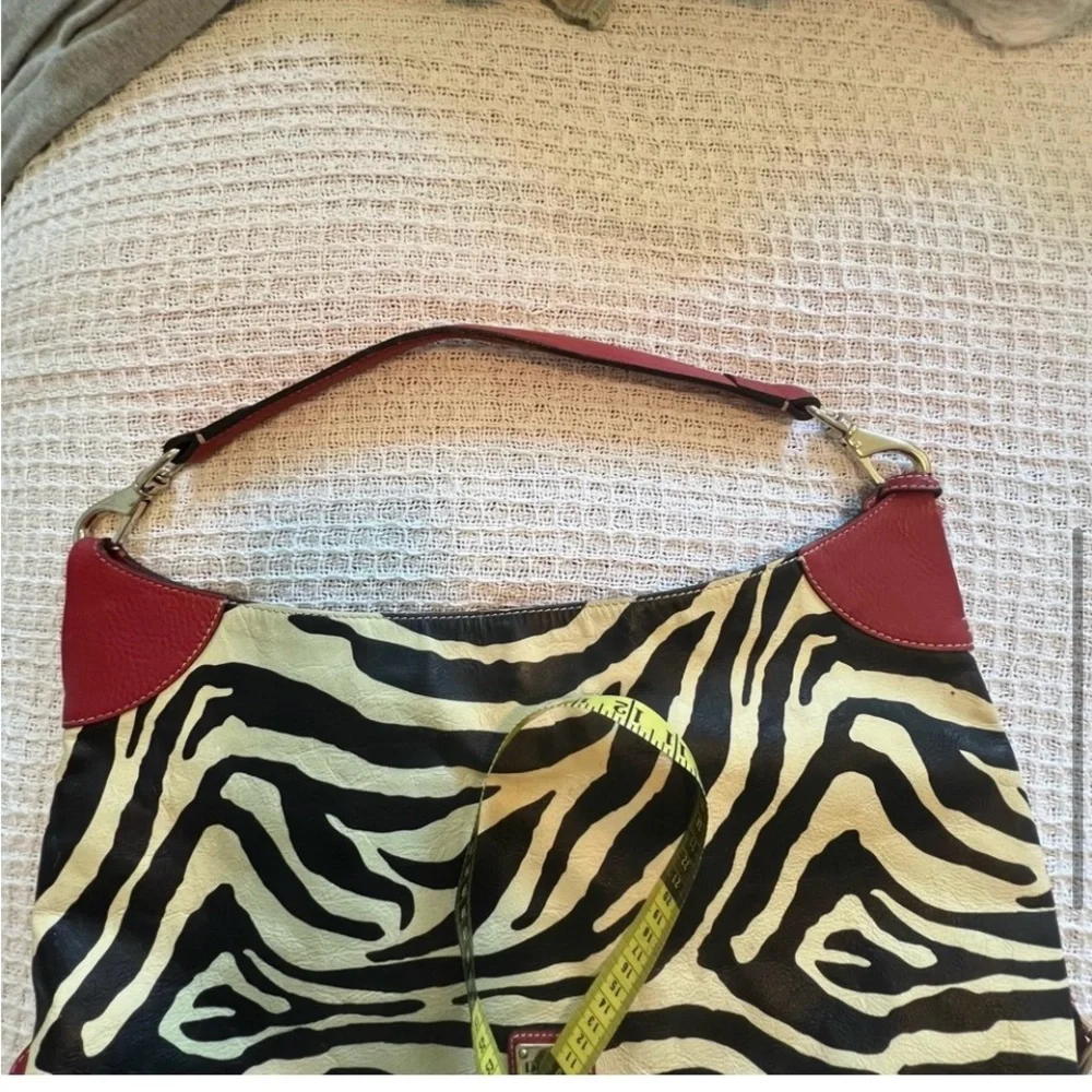 Vintage Dooney & Bourke Black and Cream Shoulder Bag with Zebra Print - Picture 4 of 14